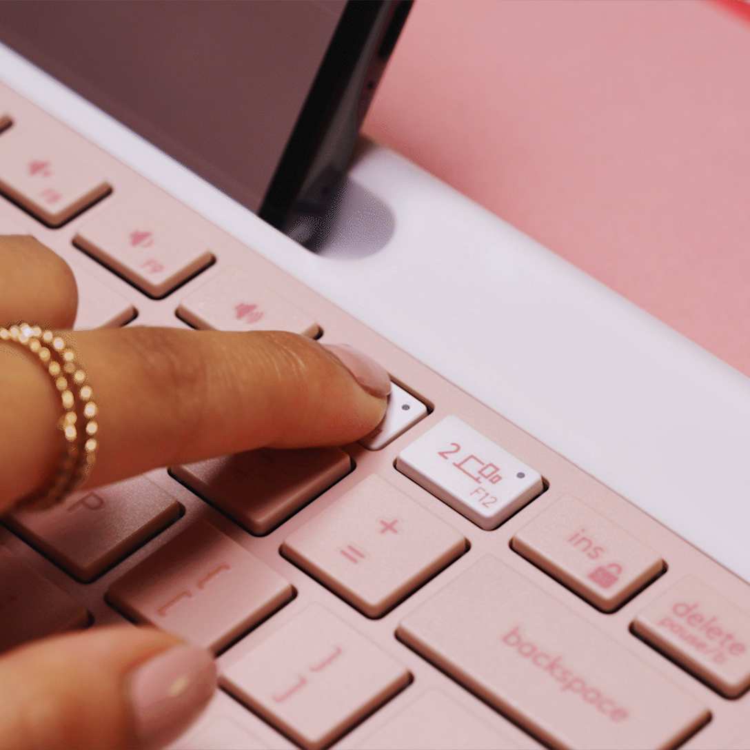 Teclado Inalámbrico K585 Slim Multi-Device Rosa de Logitech, vista adicional 4