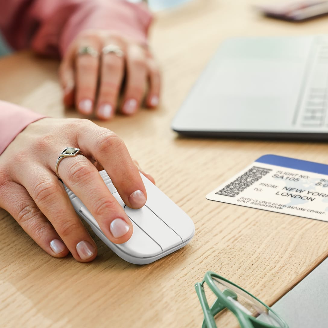Mouse Mobi Fold Blanco de Logitech, vista adicional 3