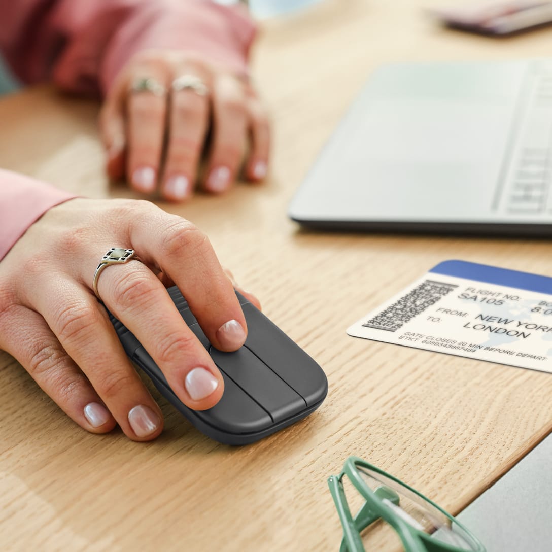 Mouse Mobi Fold Grafito de Logitech, vista adicional 3