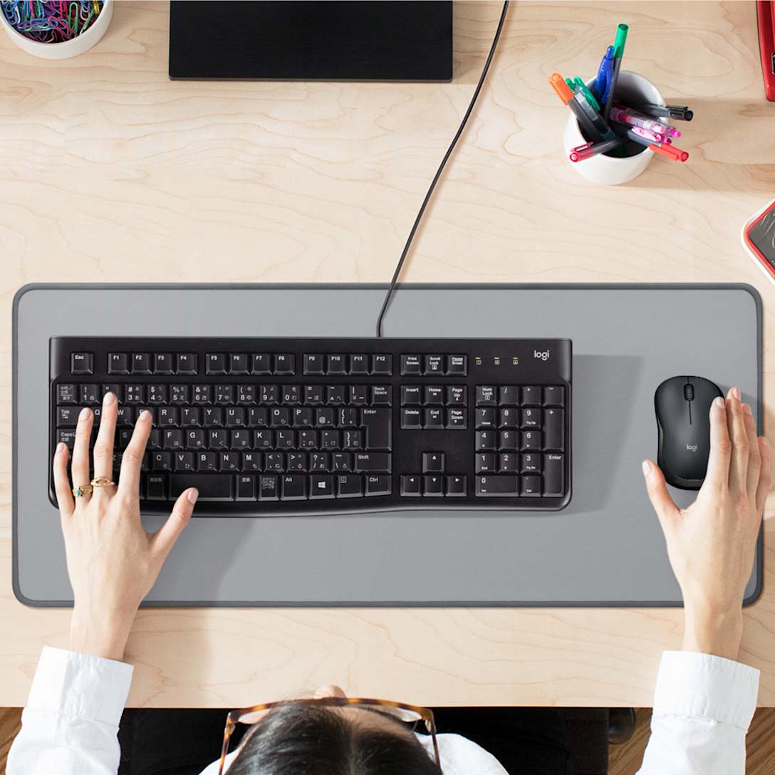 Mousepad Extendido Desk Mat Studio Series Gris Medio de Logitech, vista adicional 4