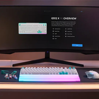 Teclado Gamer G512 X 98 Blanco de Logitech G, en contexto de uso 2