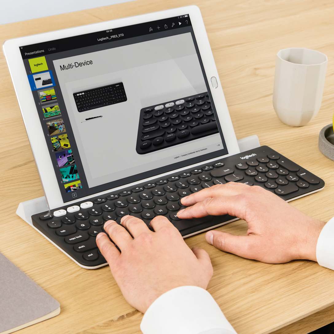 Teclado Inalámbrico K780 Multi-Device Gris Oscuro y Blanco de Logitech, vista adicional 4