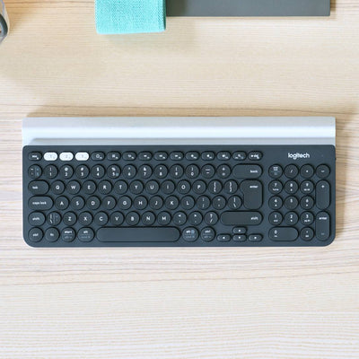 Teclado Inalámbrico K780 Multi-Device Gris Oscuro y Blanco de Logitech, vista adicional 3